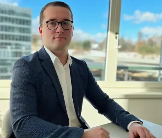 L'histoire d'une réussite Goethe : Le voyage d'Arvilas de la Lituanie à la Suisse en passant par le Royaume-Uni