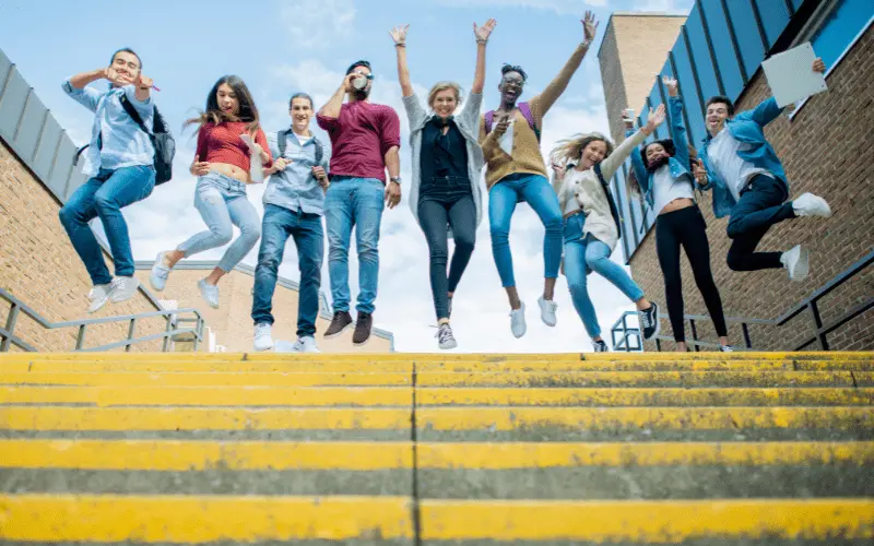 Cambridge Linguaskill Business - Swiss Exams leistet Pionierarbeit für Cambridge Digital Exams seit 2001
